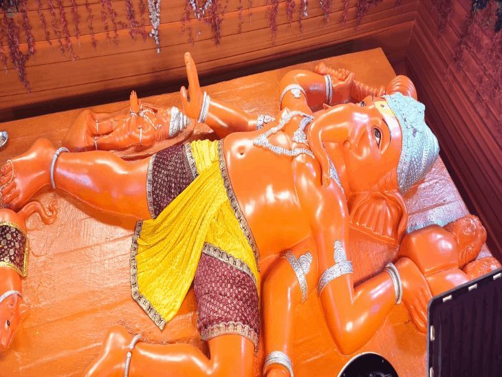 रायपुर में गणेश उत्सव: 20 फीट के लेटे गणपति से लेकर हॉरर थीम तक, अनोखी मूर्तियों और पंडालों की दिलचस्प झलक