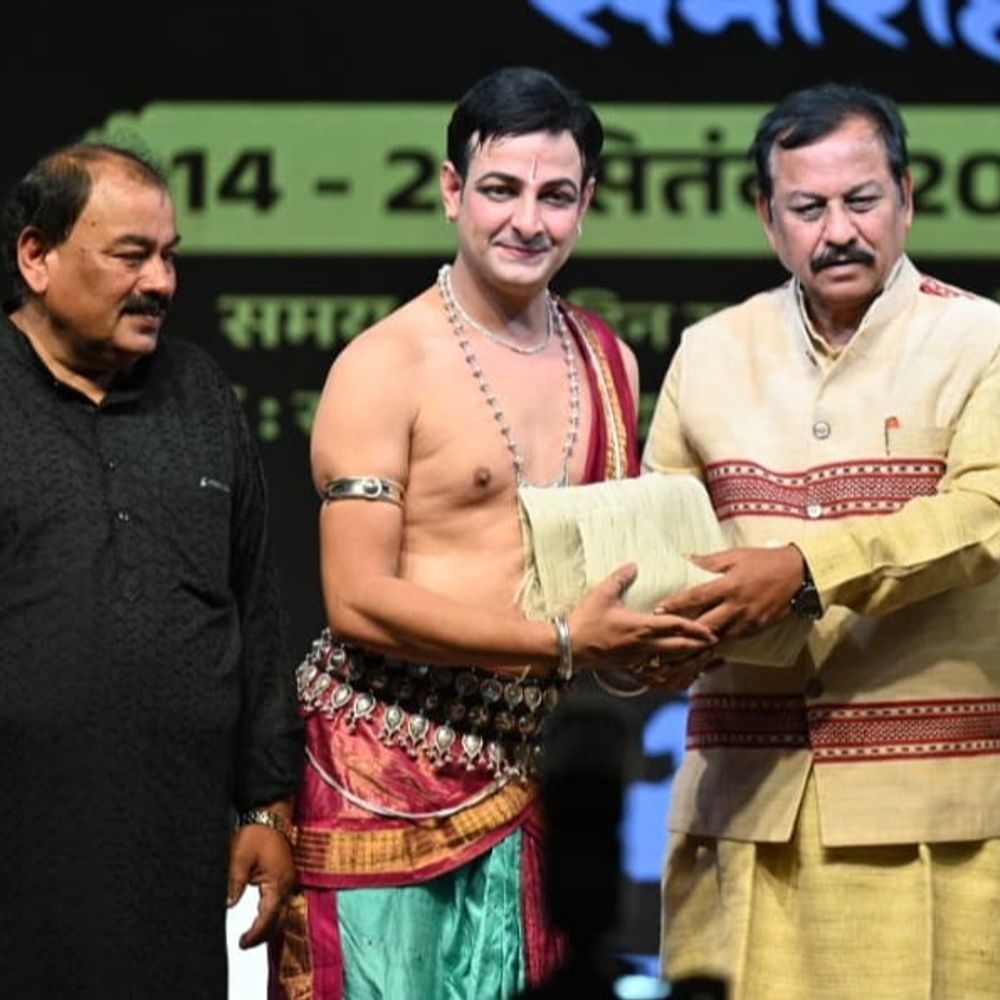 चक्रधर समारोह की छठवीं सांस्कृतिक संध्या: सांसद विजय बघेल ने दीप प्रज्वलित कर किया शुभारंभ, ओडिसी प्रस्तुतियों ने बांधा समां