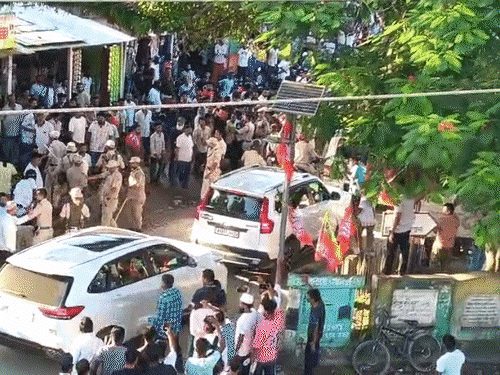 नागांव उपचुनाव प्रचार के दौरान भूपेश बघेल के काफिले पर हमला, पुलिस ने 2 संदिग्ध हिरासत में लिए