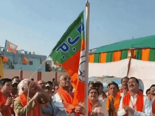 BJP विधायक अजय चंद्राकर ने सुप्रिया श्रीनेत और नेहा सिंह राठौर के खिलाफ मानहानि का केस किया