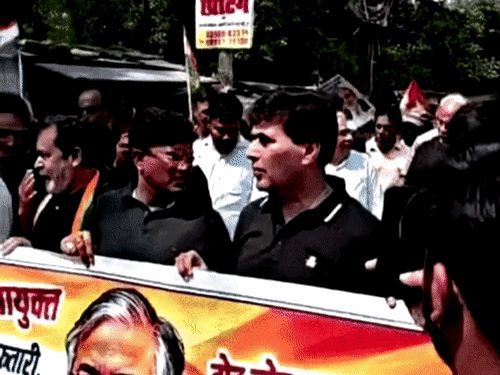 मुख्य चुनाव आयुक्त के इस्तीफे की मांग को लेकर छत्तीसगढ़ में कांग्रेस का प्रदेशव्यापी प्रदर्शन, कलेक्ट्रेट का घेराव